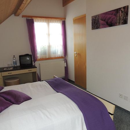 Hotel BZ Sunnahof Obersaxen Zimmer foto